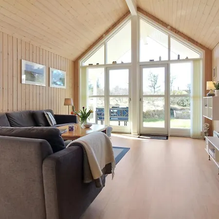 Tilda - 275m From The Sea By Interhome Nyaraló *
